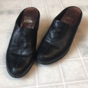 Clarks leather mules Punch Pattern Black